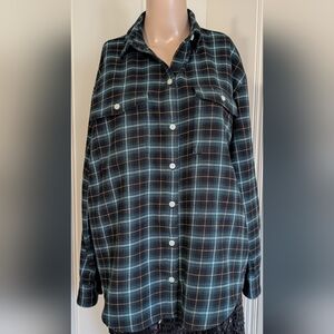 OLD NAVY. GREEN/BLACK PLAID. BOYFRIEND. LONG SLEEVED. BUTTON DOWN. FLANNEL. TOP
